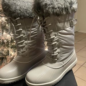 Gray nylon snow boot